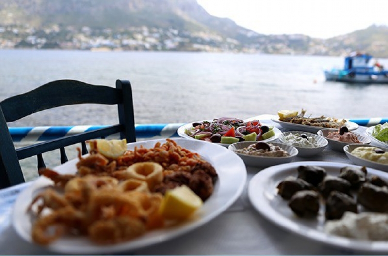 Enjoy a meze by the sea!